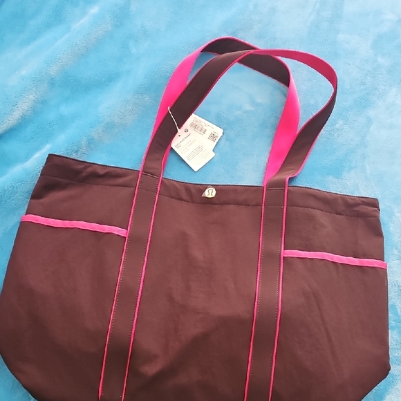 lululemon athletica Handbags - Lululemon Daily Multi-Pocket Tote Bag 20L - NWT